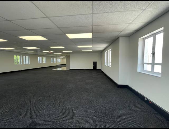 377M² OFFICE TO LET IN BRYANSTON